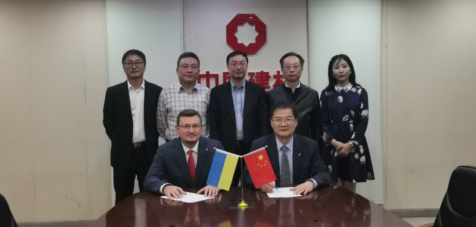 191111足彩论坛
工程集团签署乌克兰600td浮法玻璃总包合同.jpg 191111足彩论坛
工程集团签署乌克兰600td浮法玻璃总包合同.jpg