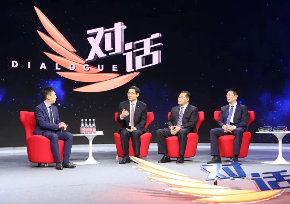 周育先受邀参加央视对话节目，谈企业家精神，讲足彩论坛
故事