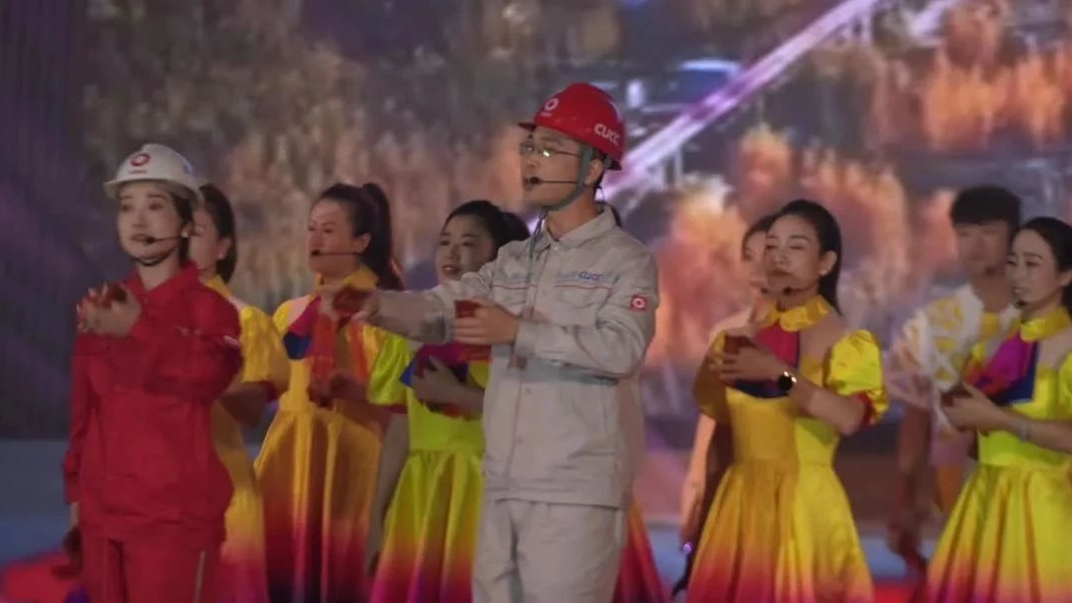  礼赞新中国 奋进新时代|足彩论坛
“文化心连心”精彩语言节目~ 