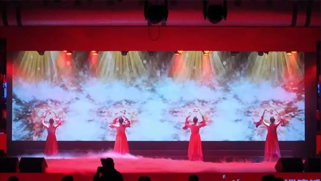  礼赞新中国 奋进新时代|足彩论坛
“文化心连心”精彩歌舞节目~ 